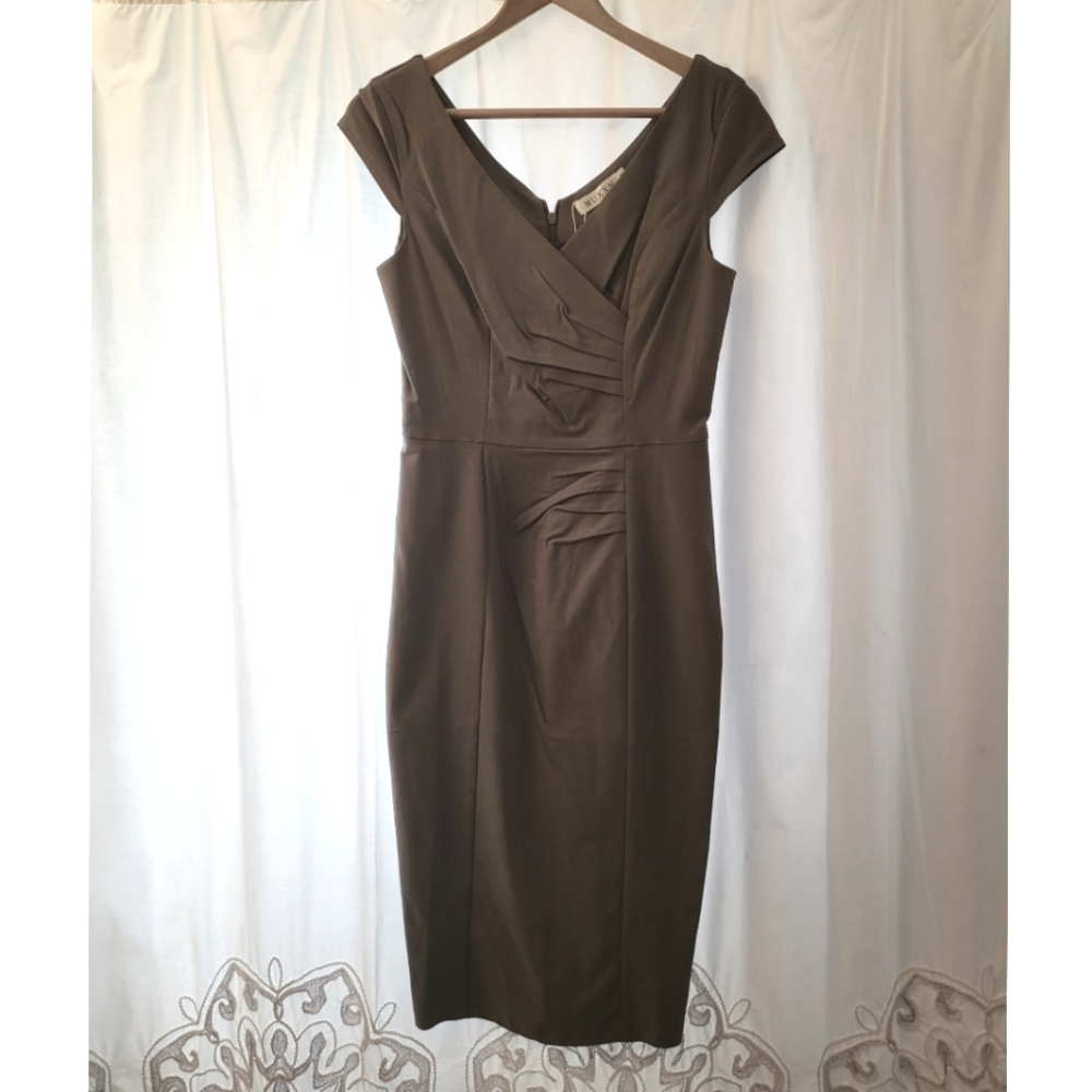 Elegant & Chic Grey dress